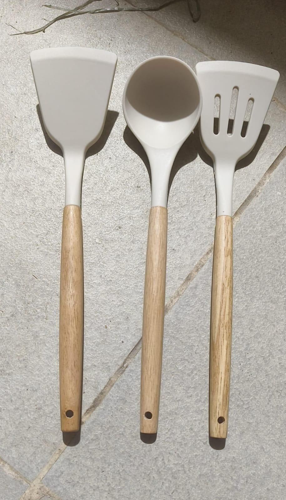 Premium Quality 3-Piece Kitchen Tools Set – Durable Silicone Essentials 🍳