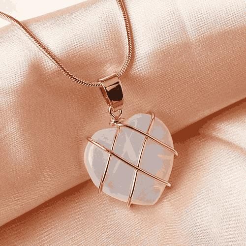 Elegant Fashion Metal Wrapped Love Heart Crystal Pendant for All Occasions